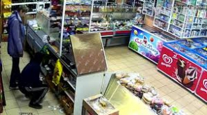 Օմսկի ոստիկանությունը ձերբակալել է տեղի խանութների անվարժ կողոպտիչներին (տեսանյութ)